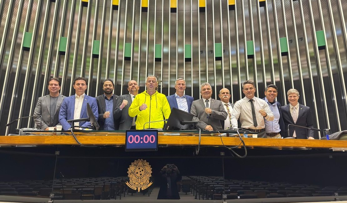 Oposição pernoita na Câmara após prisão de Bolsonaro; ato virou sinônimo de protesto nos últimos anos