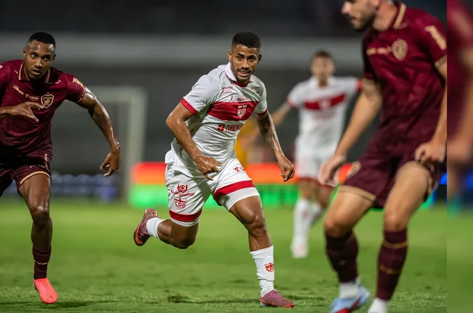CRB derrota o Londrina no Rei Pelé e entra no G6 da Série B; equipe paranaense é rebaixada
