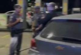 Padre bêbado quebra garrafas em posto, xinga e ameaça frentistas