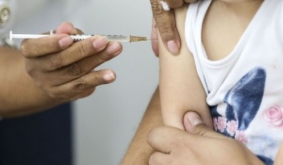 Secretaria de Saúde de Arapiraca aplica a segunda dose da vacina contra gripe para as crianças