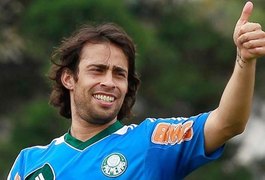 Palmeiras consegue contato com Valdivia e espera retorno esta semana