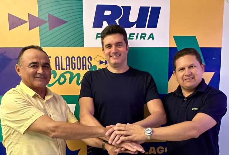 Rui Palmeira amplia base política no sertão com apoio de lideranças de Piranhas