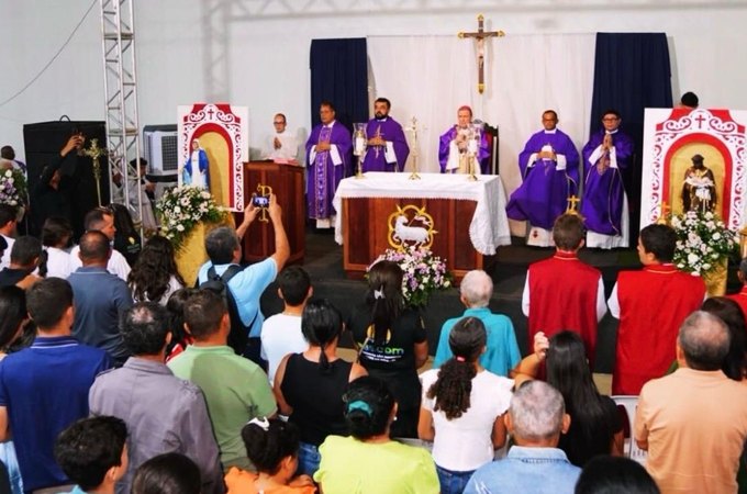 Missa de sétimo dia homenageia vítimas de capotamento de ônibus de Coite do Noia