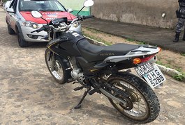Policiais da Rocam recuperam moto roubada no Novo Horizonte, em Arapiraca