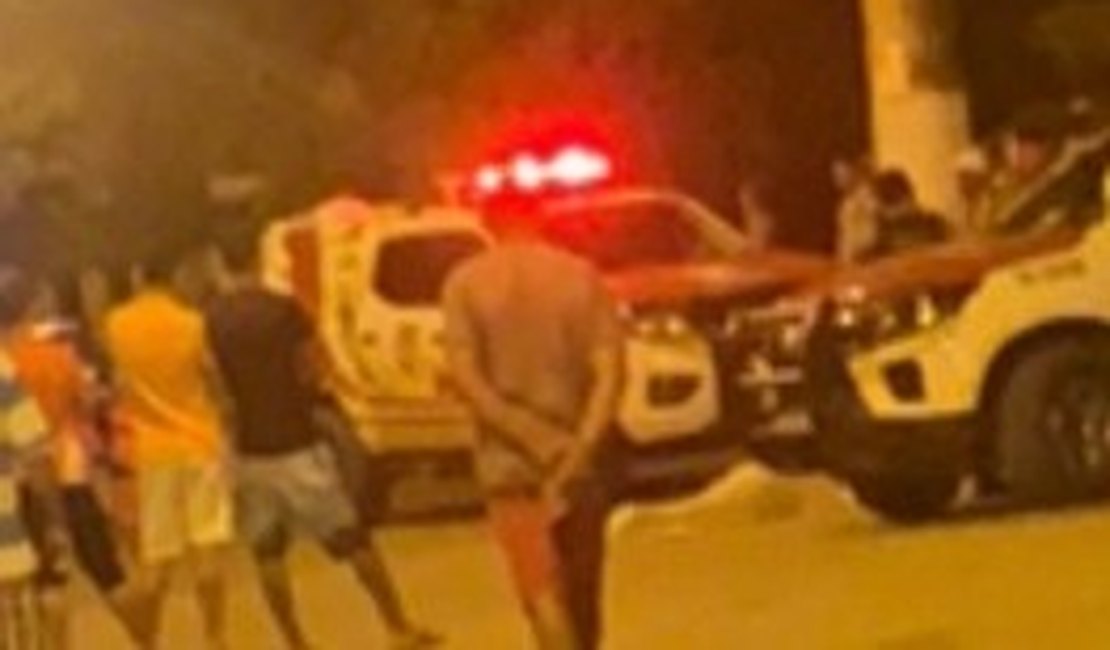 Homem é executado a tiros dentro de bar, em Maceió