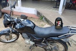 Rádio Patrulha recupera motocicleta roubada, estacionada em frente à loja, no Centro