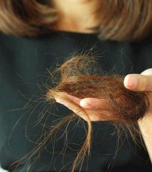 Experts listam produtos para diminuir queda de cabelo causada pela Covid-19; confira