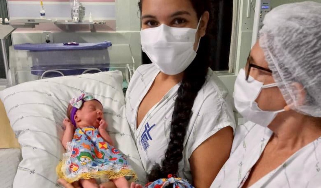 Hospital de Arapiraca veste bebês de UTI Neo com roupinhas de São João
