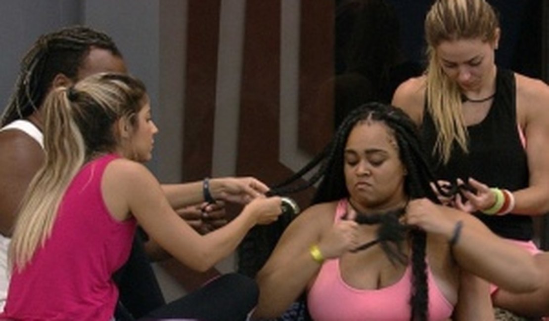 Alagoana Rízia inicia processo de mudança capilar no BBB