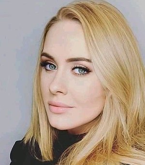 Adele aparece em foto inédita e agita a web