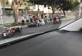 Colisão entre motos deixa entregador de lanches ferido, na Avenida Ceci Cunha em Arapiraca