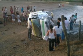 Vídeo. Grave acidente envolvendo uma van e um caminhão deixa feridos na AL-115, em Arapiraca