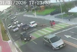 Motorista foge sem prestar socorro após atropelar grupo de pessoas, na faixa de pedestres em Maceió