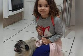 Menina morre após cair do 4º andar; responsáveis estavam no mercado, diz PM