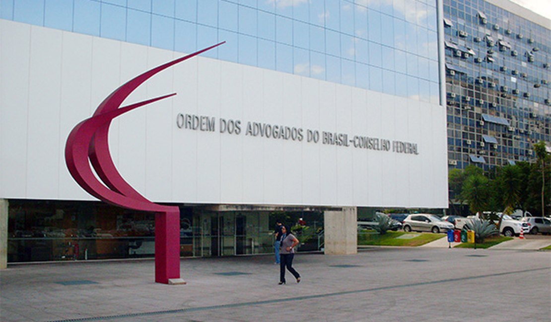 OAB defende afastamento de Cunha da presidência da Câmara