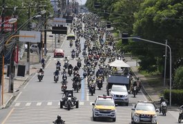 Vídeo. Sem a presença de Bolsonaro, centenas participam de motociata em Maceió
