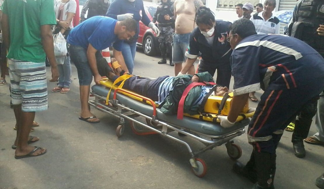 Motociclista fica ferido após colidir com automóvel parado em Arapiraca