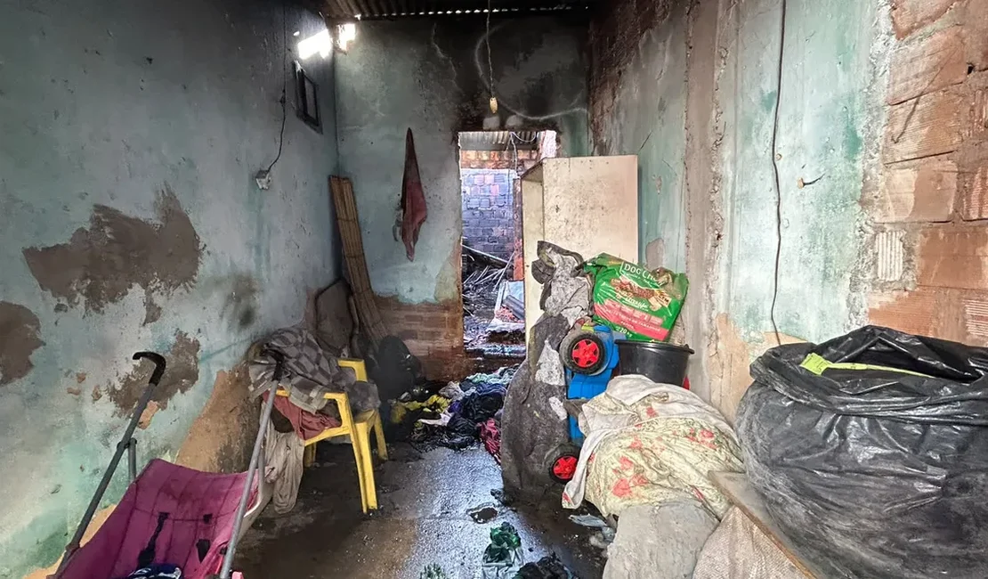 Incêndio atinge residência localizada em vila no bairro da Levada, em Maceió