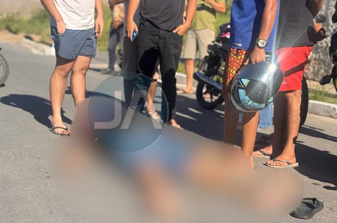 Homem é assassinado a tiros enquanto passava de moto às margens do Riacho Piauí, em Arapiraca