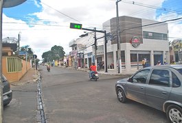 SMTT conserta semáforos em bairros de Arapiraca