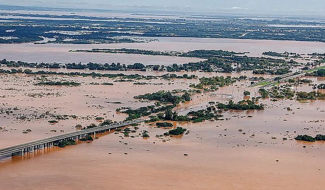 Com chuvas, nível do lago Guaíba sobe rapidamente desde a madrugada desta segunda (13)