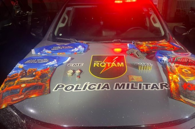 Ação policial em bar apreende camisas de facção e revólver em São Miguel dos Milagres