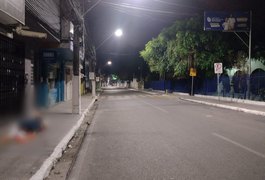 Homem é morto com vários tiros em frente ao antigo Colégio Bom Conselho, em Arapiraca