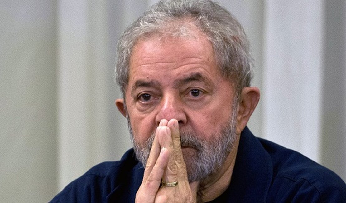 URGENTE: Lula é condenado por Moro a 9 anos e seis meses de prisão