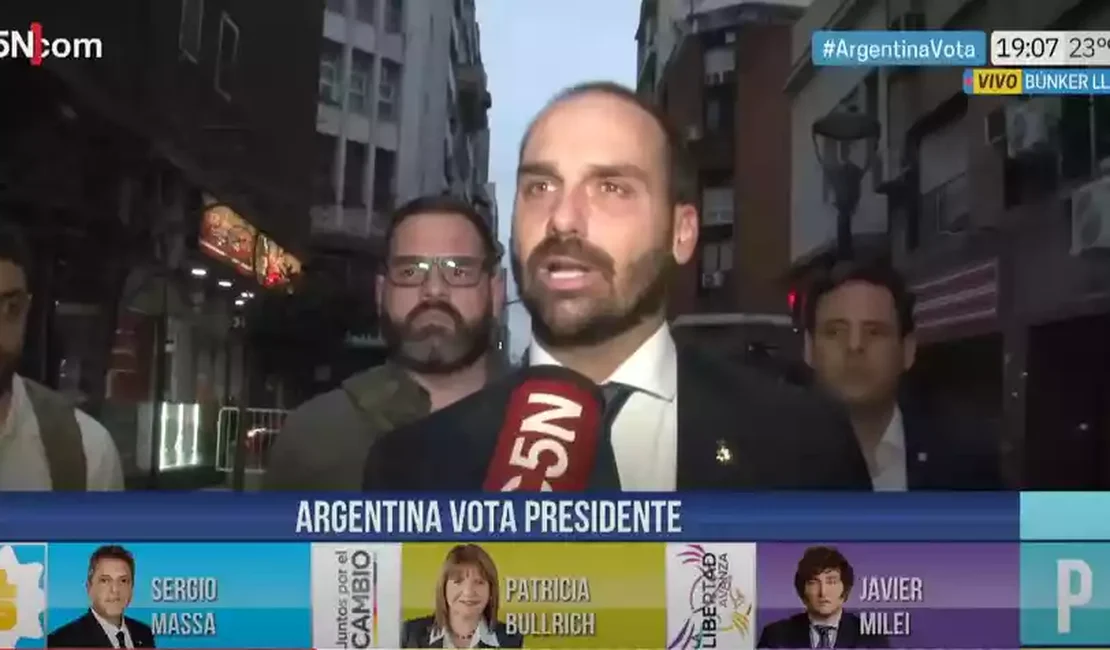 Eduardo Bolsonaro defende armas, é tirado do ar e recebe críticas na TV argentina