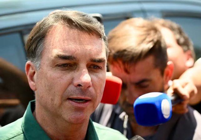 Flávio diz que votará pelo fim da escala 6X1 e defende compensação a empresas