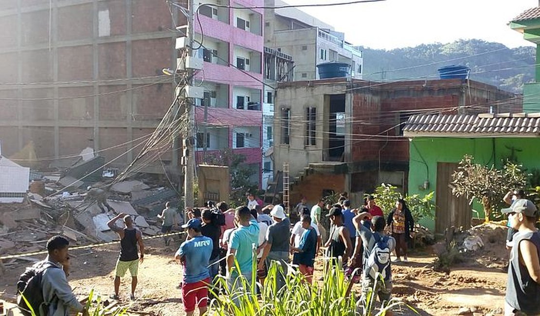 Dois prédios residenciais desabam na zona oeste do Rio