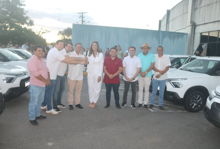 Com recurso viabilizado por Daniel Barbosa, Luciano entrega nova frota para a Saúde de Arapiraca; assista