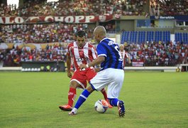 PM entra em confronto com torcedores do CSA, no Rei Pelé