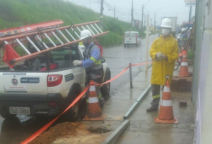 Vereador Fabiano Leão questiona instalação de medidores de energia nas calçadas