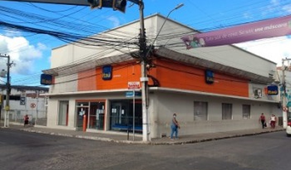 Casal rouba homem que havia acabado de sacar dinheiro em banco de Arapiraca