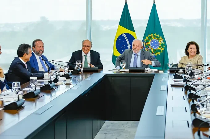 Governo prevê aumento de etanol na gasolina de 30% para até 32%
