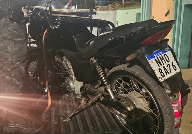 Motocicleta furtada no Bosque das Arapiracas é localizada por policiais no bairro Primavera