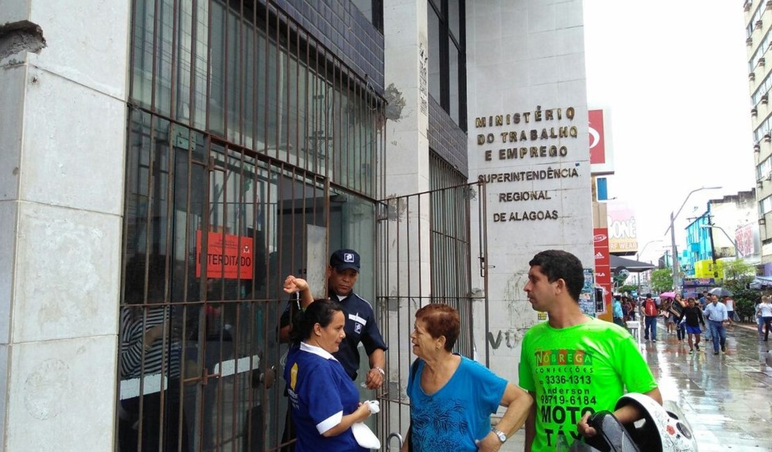 Prédio do Ministério do Trabalho é interditado pelos bombeiros