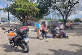Homem sofre queda de moto e fica ferido ao lado de praça no Jardim Tropical, em Arapiraca