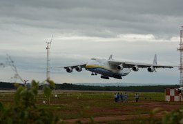 Maior avião do mundo pousa pela 1ª vez no Brasil; veja