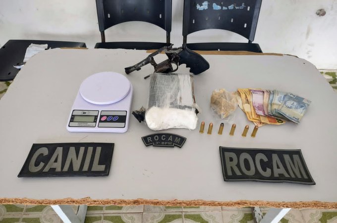Mulher é presa com quase 1 kg de drogas e revólver, após perseguição policial no Centro de Arapiraca