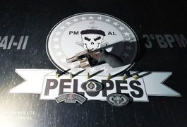 Após denúncias, polícia localiza arma municiada em quarto de residência no Agreste