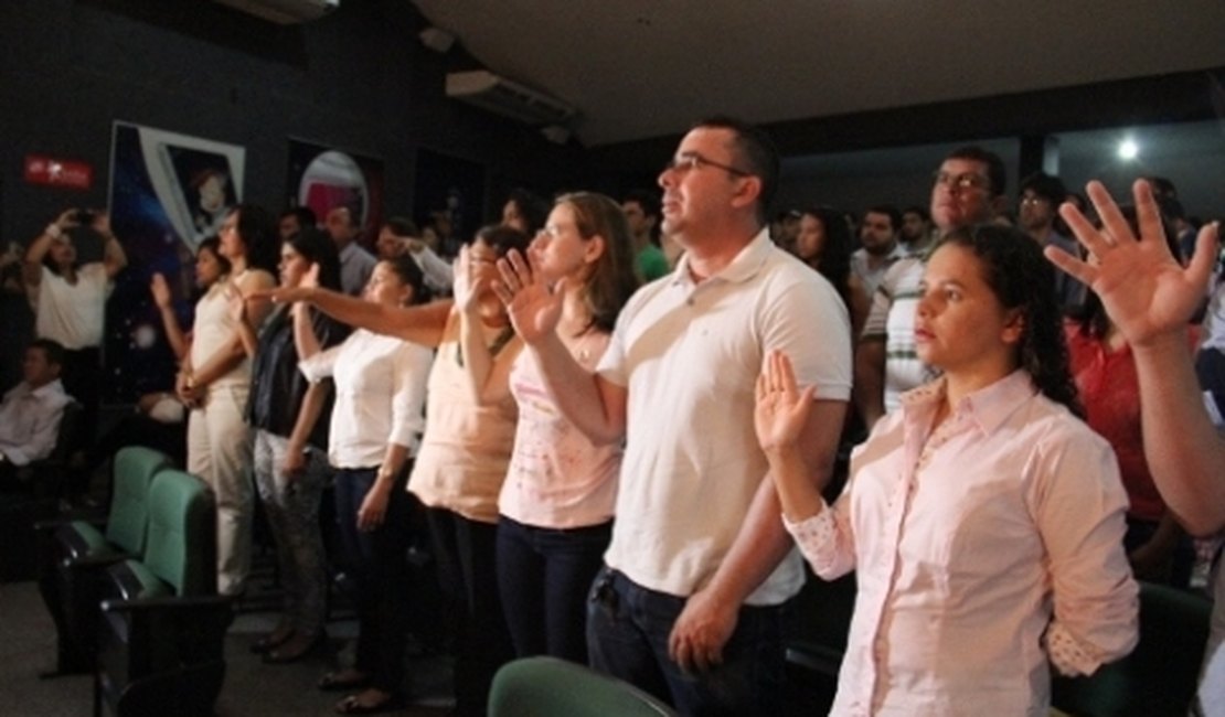 75 aprovados em concurso são empossados em Arapiraca