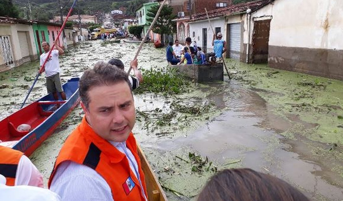 Renan Filho visita três cidades atingidas pelas chuvas no interior do Estado