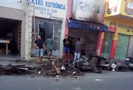 Suposto curto-circuito provoca incêndio em loja, no Centro de Arapiraca