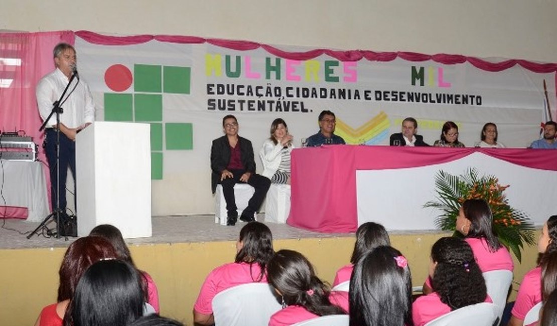 IFAL realiza formatura do Programa Mulheres Mil em Cajueiro