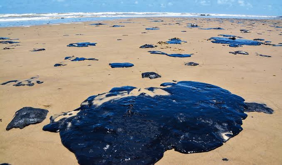 Marinha vai notificar 30 navios após triagem sobre manchas de óleo