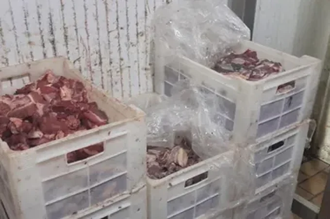 Vigilância Sanitária apreende 400kg de carnes estragadas em supermercado de Maceió