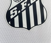 Pelé é homenageado em novo escudo do Santos