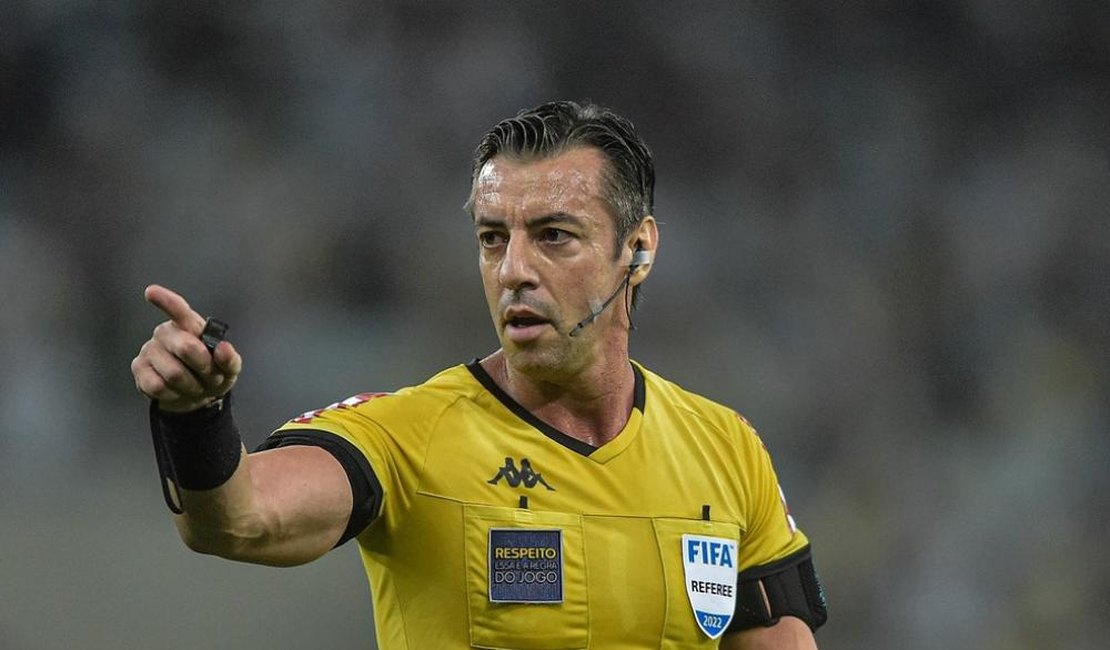 Raphael Claus apita o primeiro jogo da final do Alagoano 2026